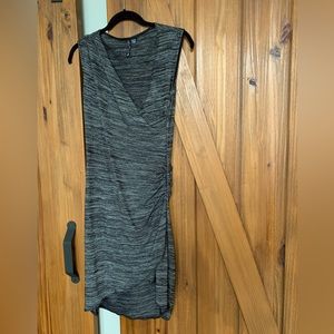 Amazing condition - insanely flattering sleeveless ruched dress, w/inside wrap.